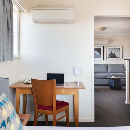 Mantra On Northbourne Aparthotel Canberra Exterior photo