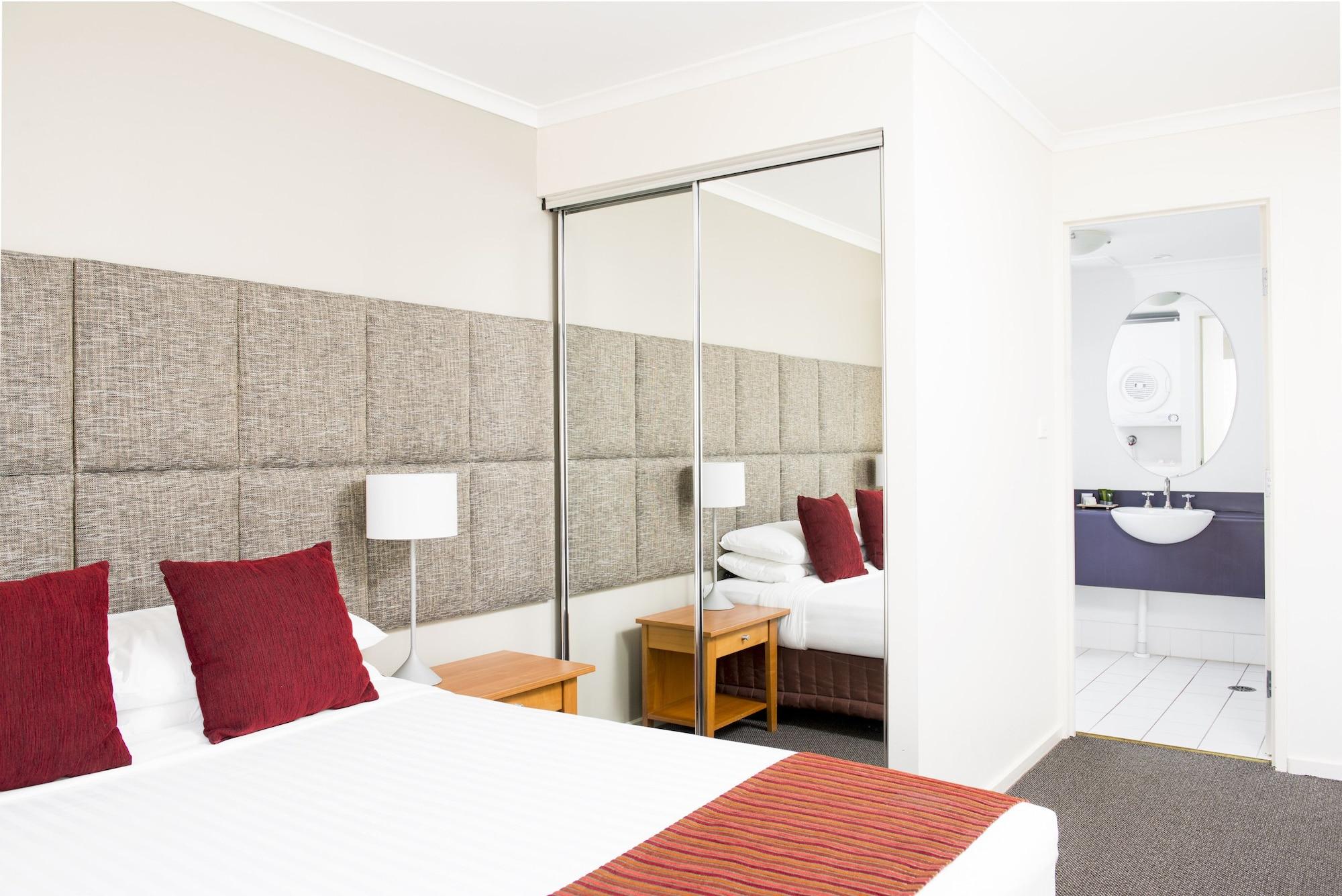 Mantra On Northbourne Aparthotel Canberra Exterior photo