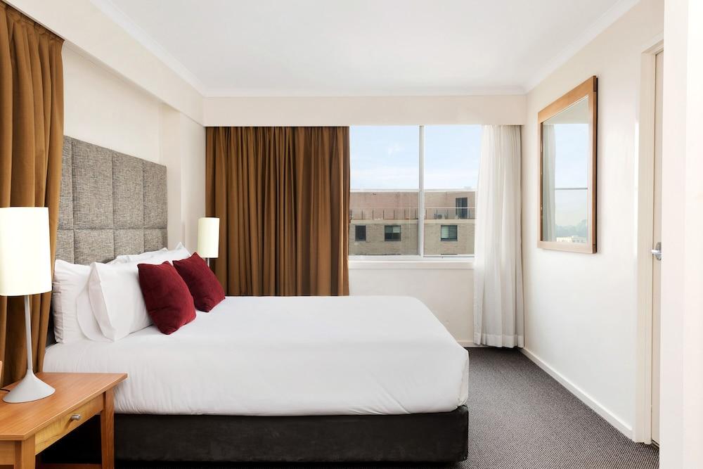 Mantra On Northbourne Aparthotel Canberra Exterior photo
