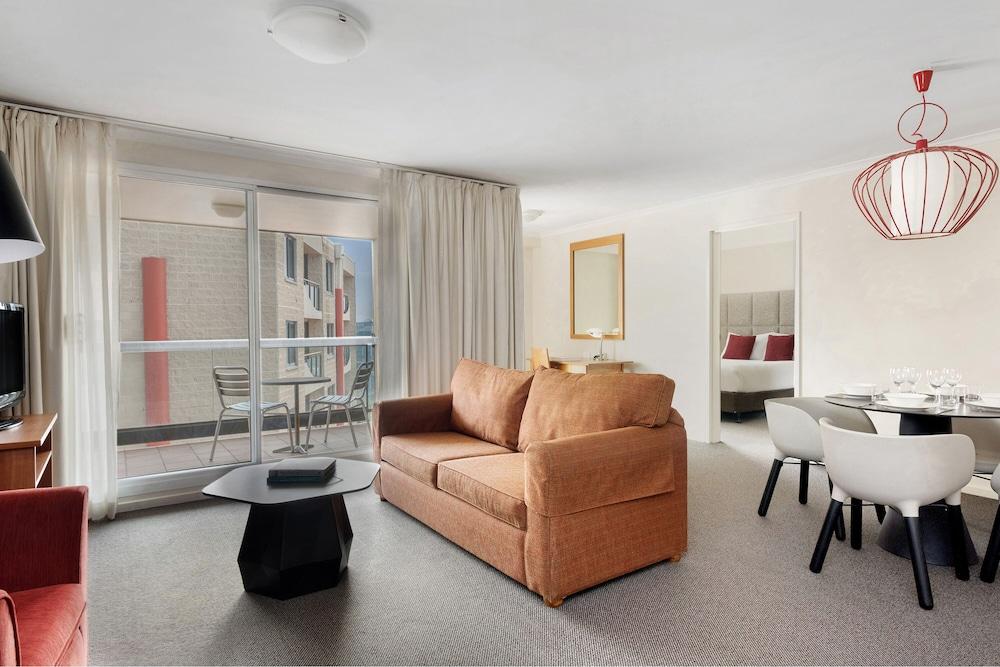 Mantra On Northbourne Aparthotel Canberra Exterior photo