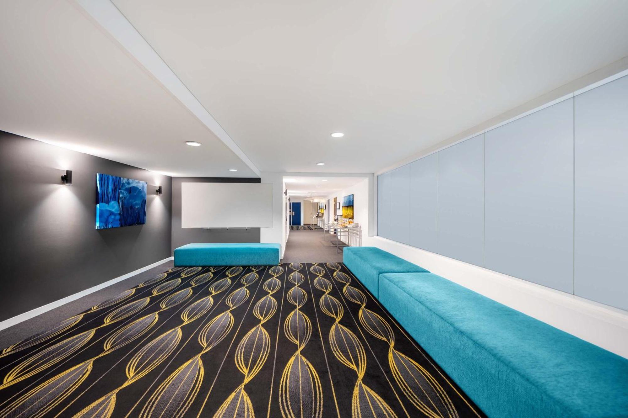 Mantra On Northbourne Aparthotel Canberra Exterior photo