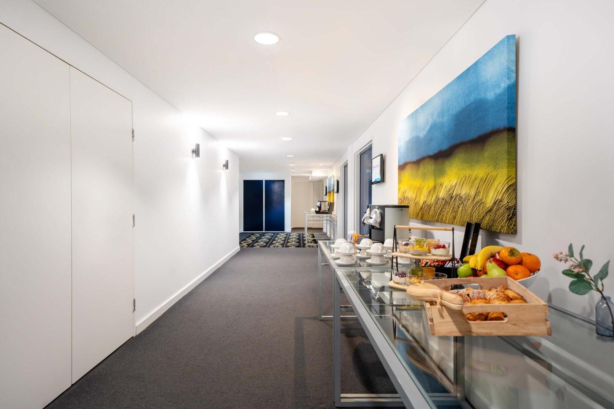 Mantra On Northbourne Aparthotel Canberra Exterior photo