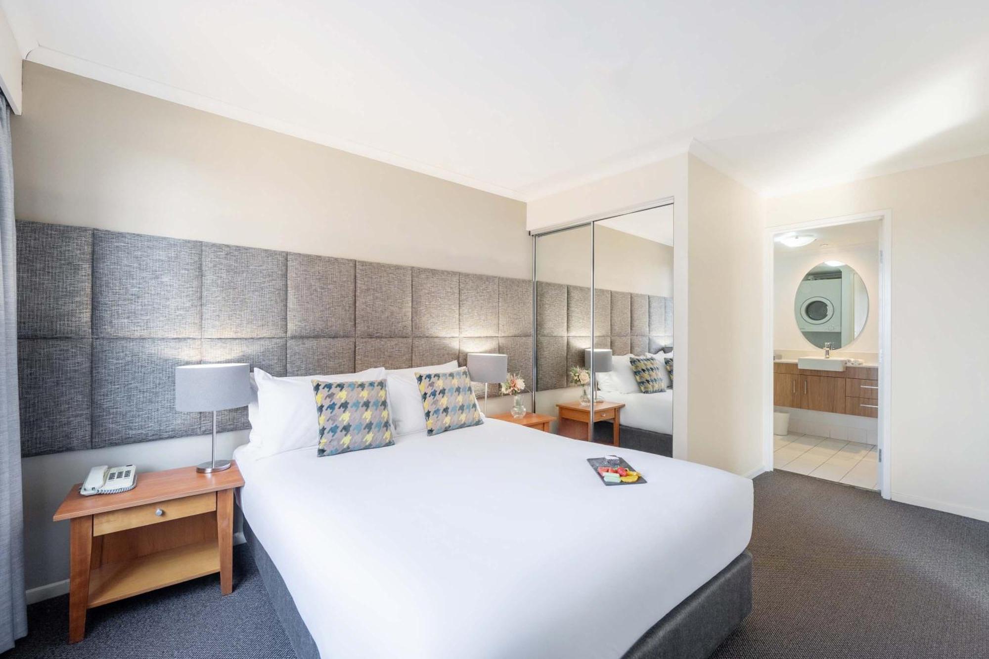 Mantra On Northbourne Aparthotel Canberra Exterior photo