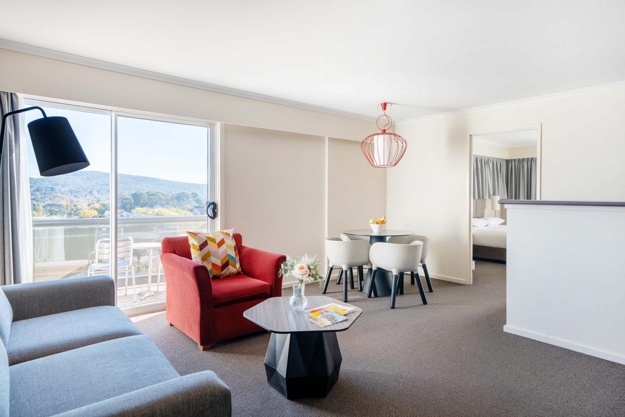Mantra On Northbourne Aparthotel Canberra Exterior photo