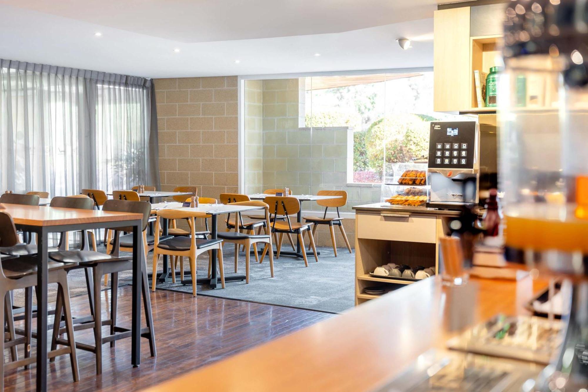 Mantra On Northbourne Aparthotel Canberra Exterior photo
