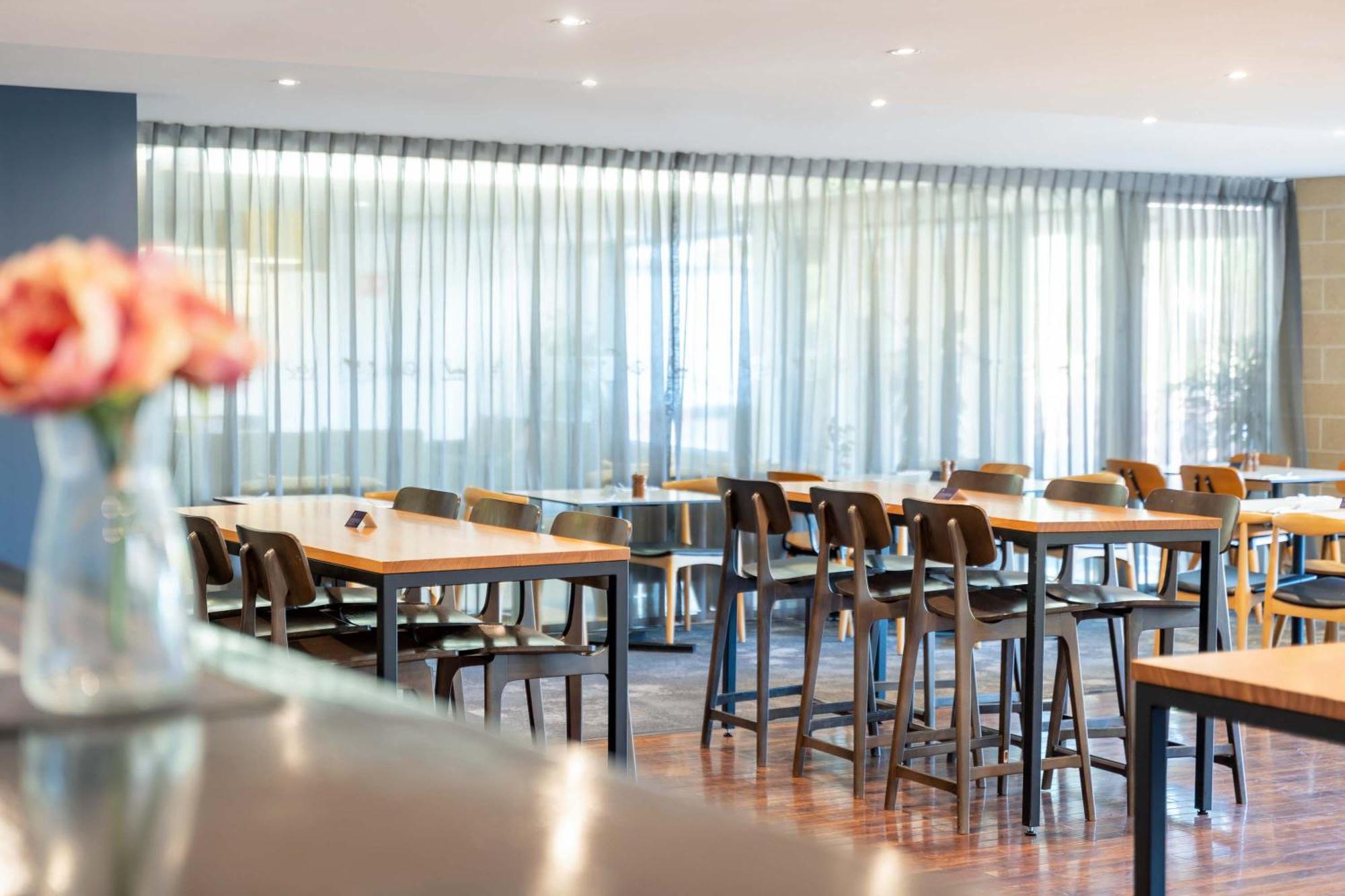 Mantra On Northbourne Aparthotel Canberra Exterior photo