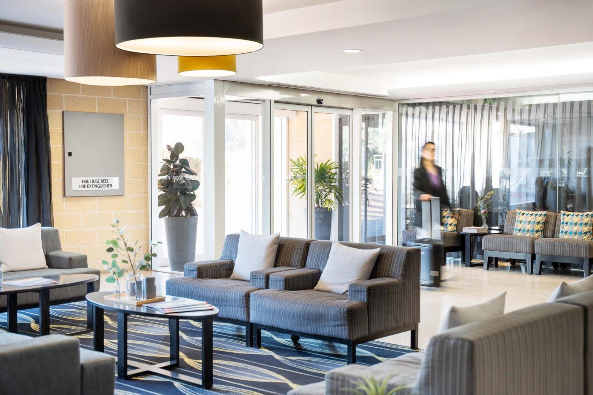 Mantra On Northbourne Aparthotel Canberra Exterior photo