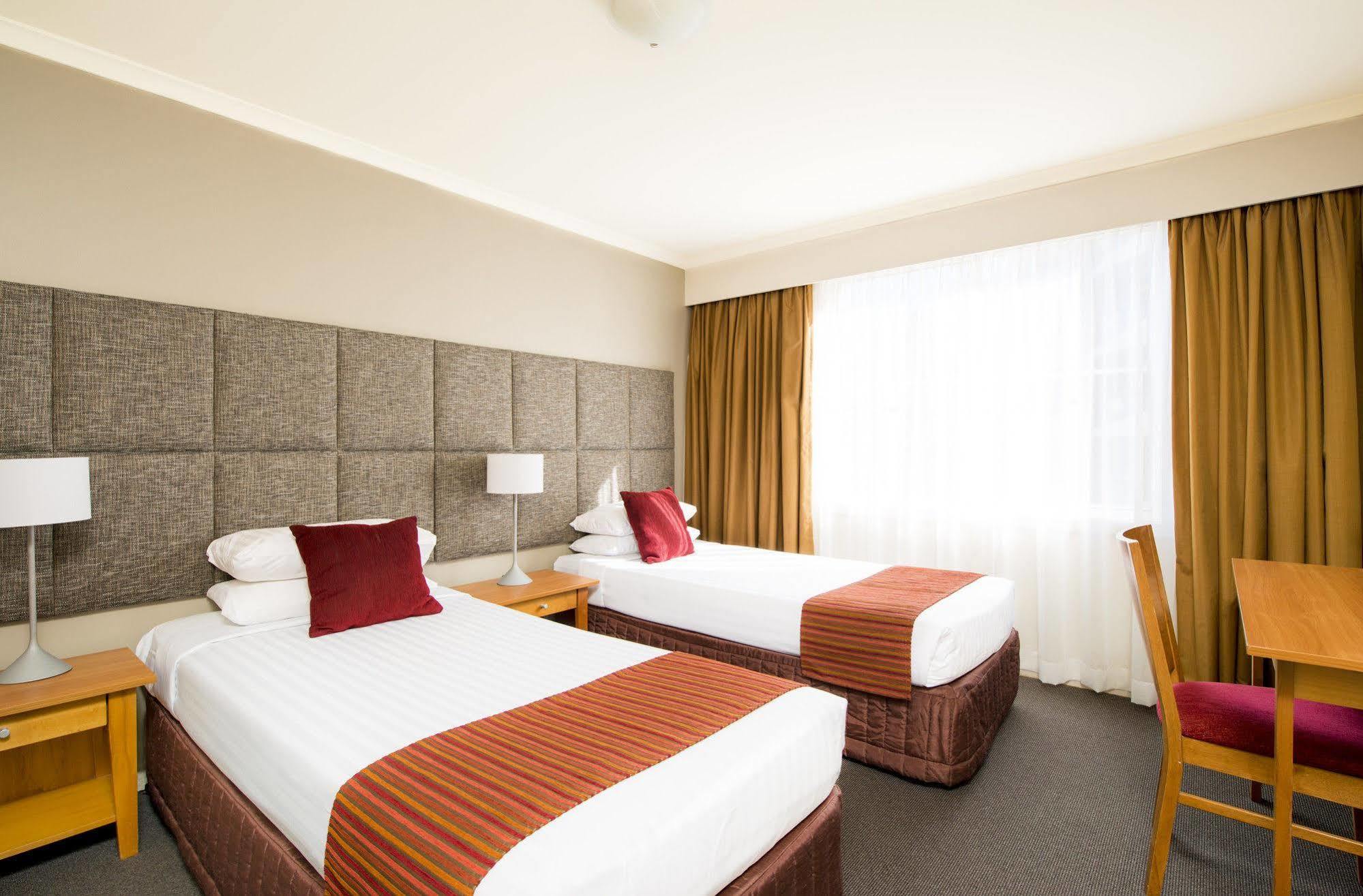 Mantra On Northbourne Aparthotel Canberra Exterior photo