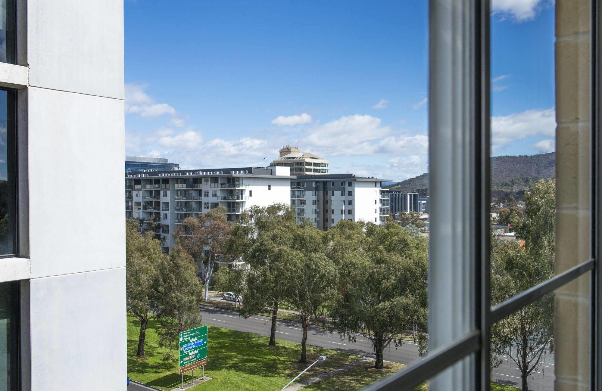 Mantra On Northbourne Aparthotel Canberra Exterior photo